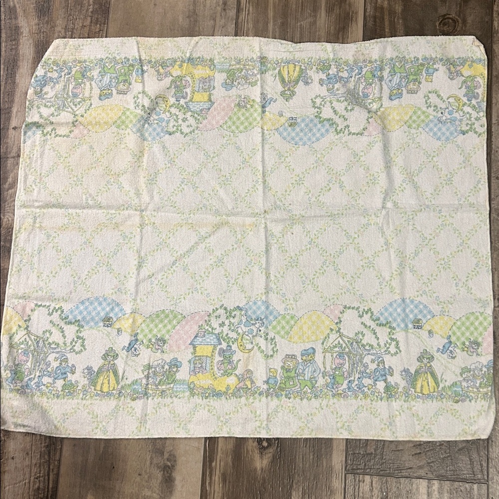 Vintage 1970sDundee/Quiltex "Four Seasons Nursery Rhyme" baby receiving blanket
